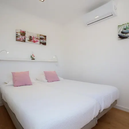 科姆西斯特洛公寓