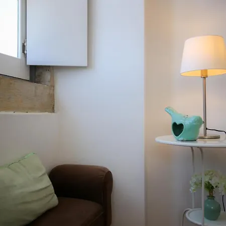 科姆西斯特洛公寓 *