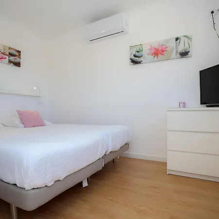 科姆西斯特洛公寓 *