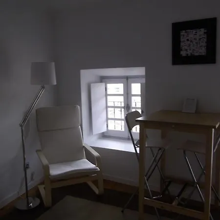 科姆西斯特洛公寓 *